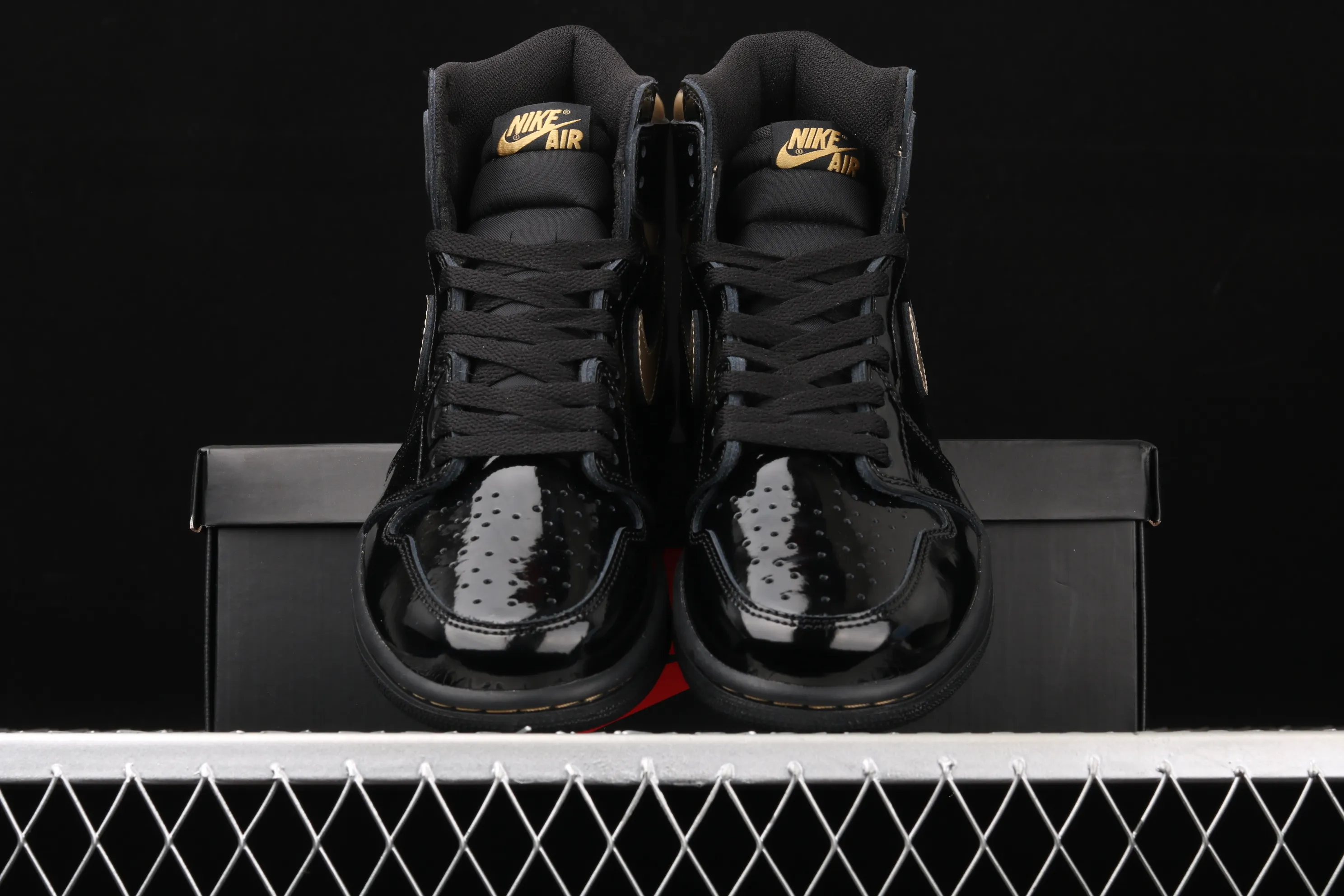 All categories Air Jordan Jordan series basketball shoes Air Jordan 1 High X version Air Jordan 1 High OG "Black/Metallic Gold" AJ1 Joe 1 patent leather black gold 555088-032